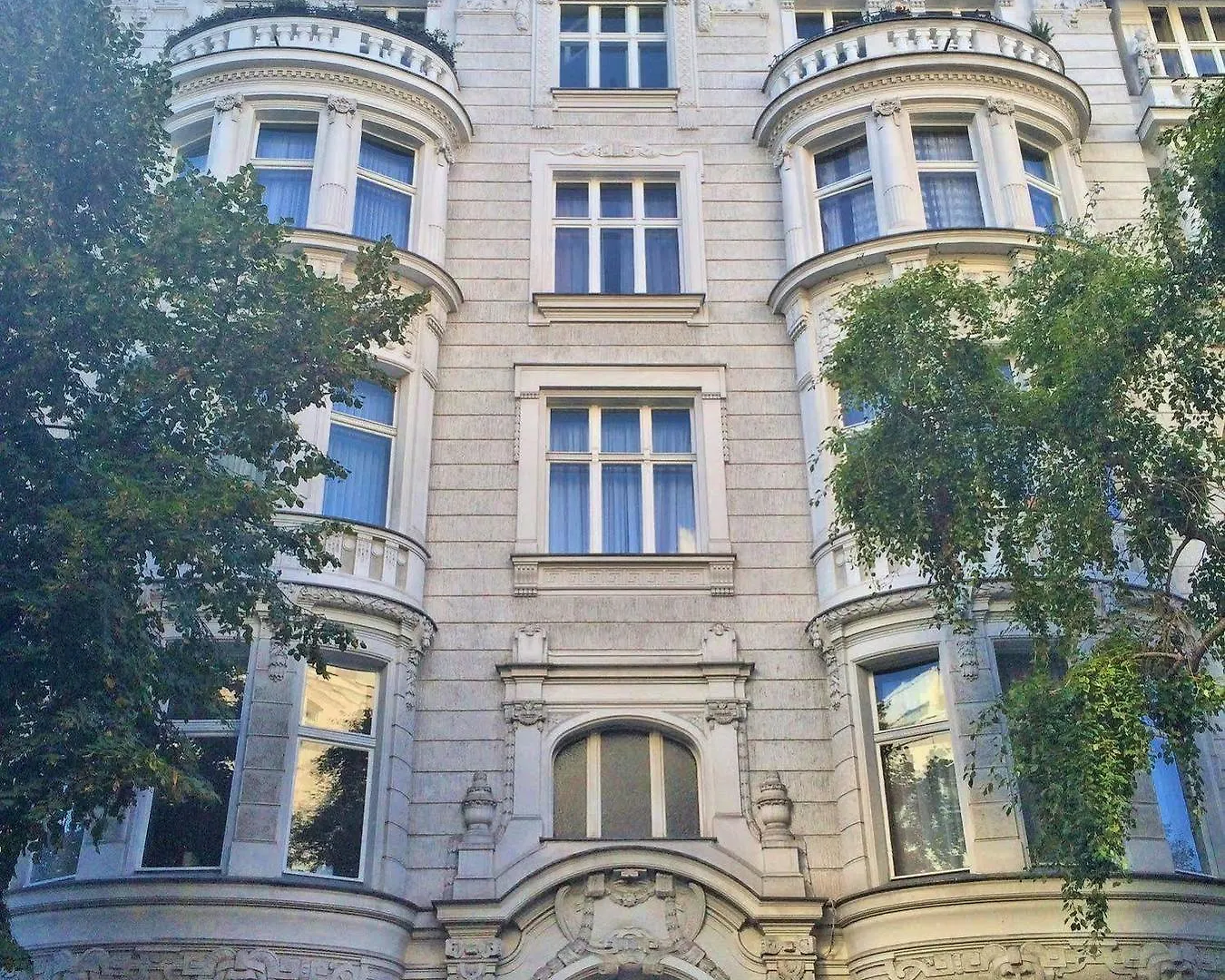 Hotel Astrid Am Kurfuerstendamm contacts